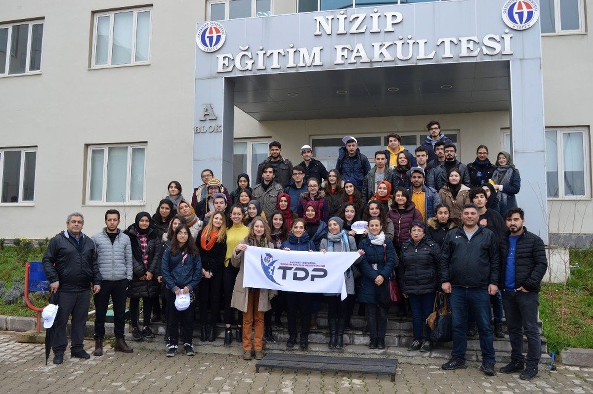 Gaün Öğrencileri 300 Fidanı Toprakla Buluşturdu