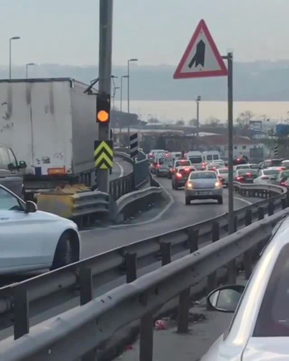 Gidemedikleri Yoldan Geri Dönünce Trafiği Tehlikeye Soktular