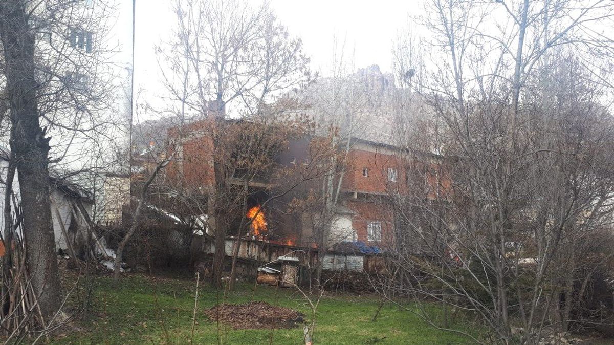 Giresun\'un Şebinkarahisar İlçesinde Akaryakıt İstasyonundaki Yangın Kontrol Altına Alındı