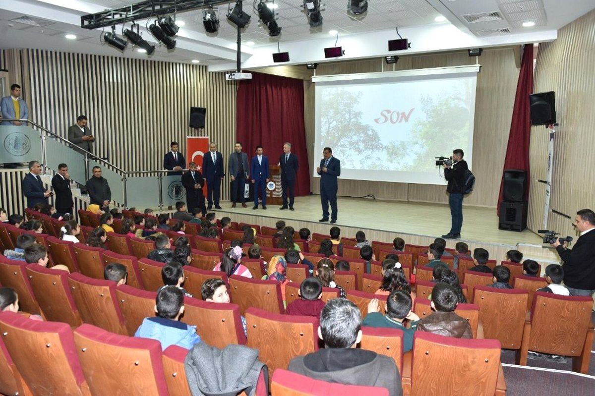 Gürkan\'dan Öğrencilere Jest