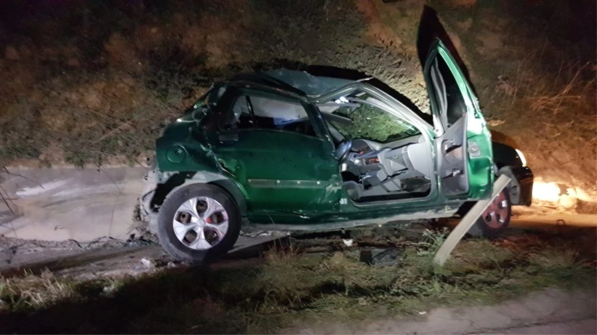 Hafriyat Kamyonunun Çarptığı Otomobil Takla Attı: 4 Yaralı