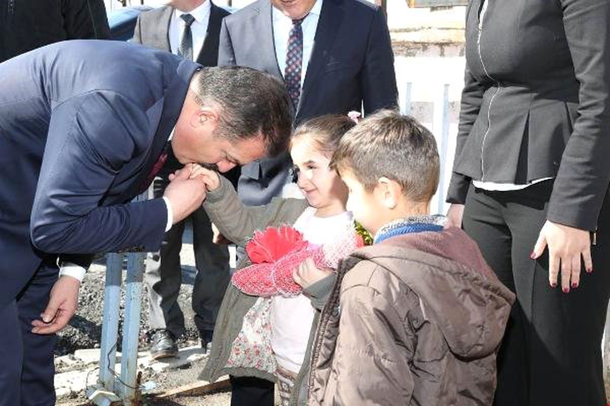 Hakkari Valisi Akbıyık, Çukurca\'da Açılışlara Katıldı