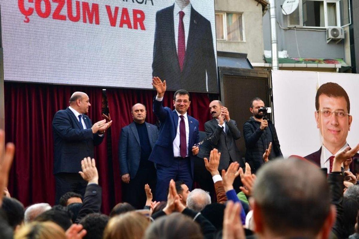İmamoğlu, Kasımpaşa\'da Esnaf ve Vatandaşlarla Bir Araya Geldi