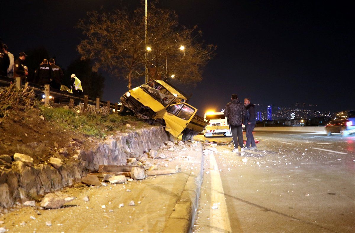 İzmir\'de Trafik Kazası: 1 Yaralı