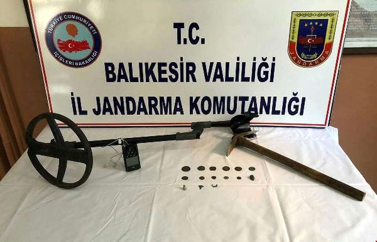 Kaçak Kazı Yaparak Sikke ile Antika Bulan 2 Kişi Yakalandı