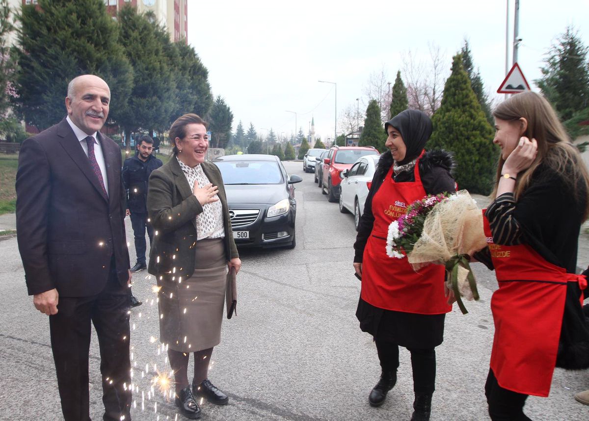 Kadınlardan Gönül\'e Sürpriz Karşılama