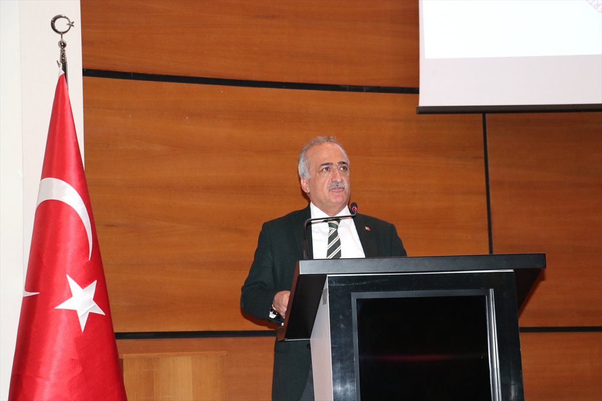 Kafede Buluşup Sohbet Ederek Yabancı Dil Öğreniyorlar