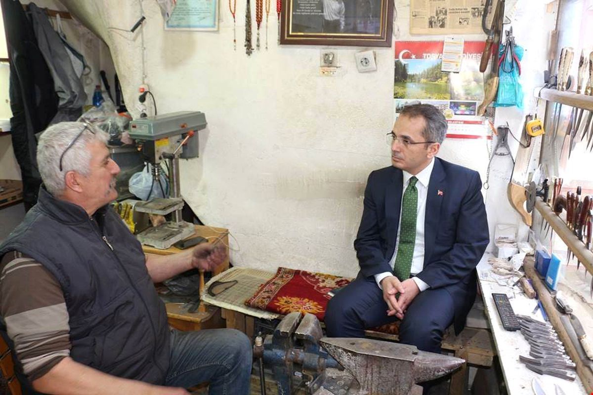 Kaymakam Deniz Pişkin, Devlet Sanatçısı Unvanı Alan Bıçak Ustasını Ziyaret Etti