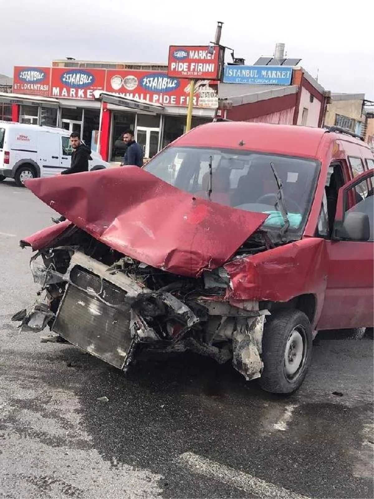 Kayseri\'de 3 Aracın Karıştığı Trafik Kazasında 1 Kişi Öldü, 2 Kişi Yaralandı