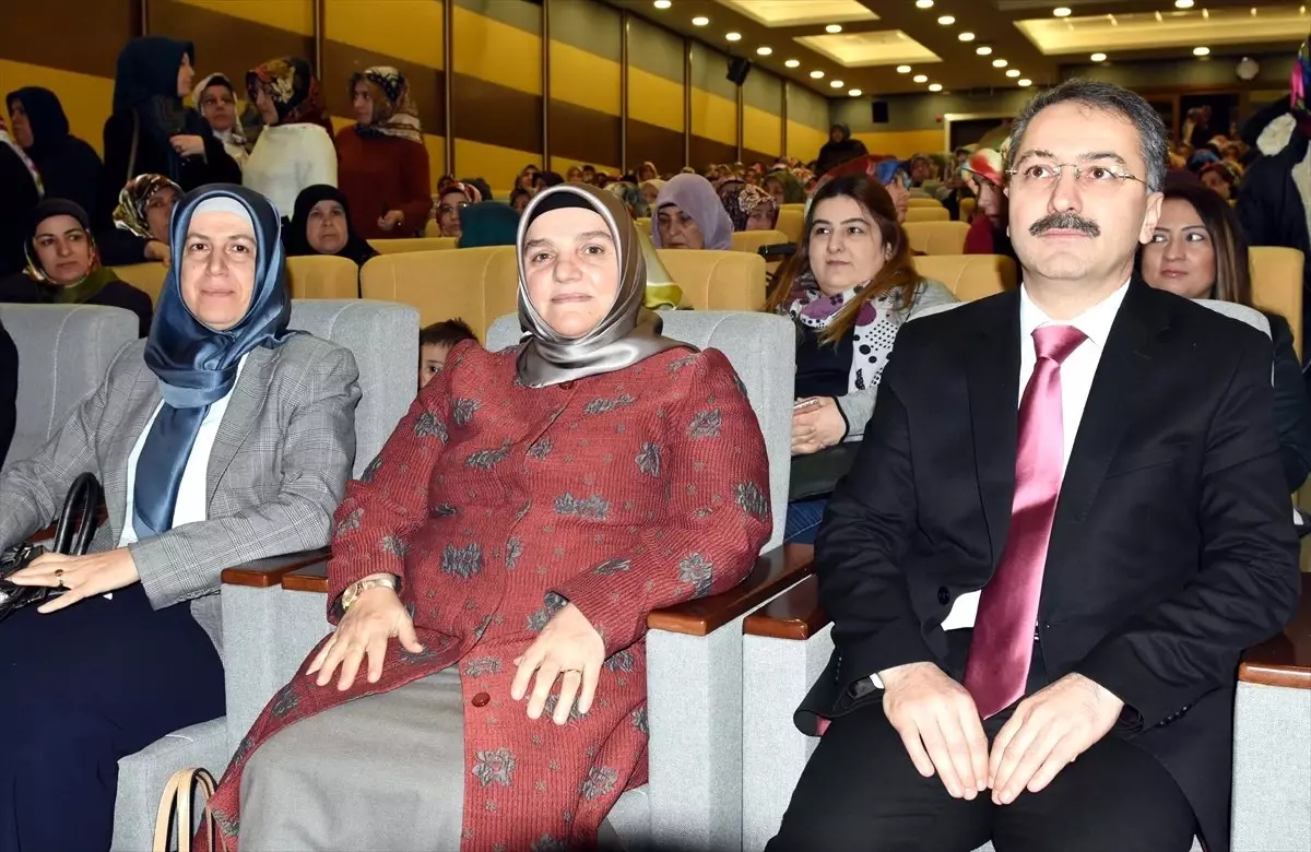 Kul Olma Noktasında Kadın ve Erkek Allah İndinde Eş Değerdir"