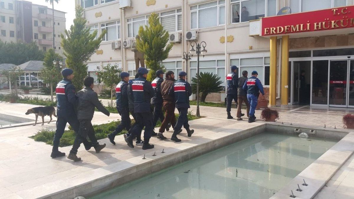 Mersin\'de Jandarma Aranan 24 Kişiyi Yakaladı