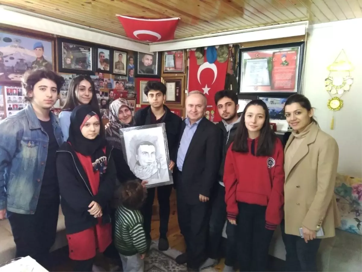 Öğrencilerden Şehit Ailesine Ziyaret