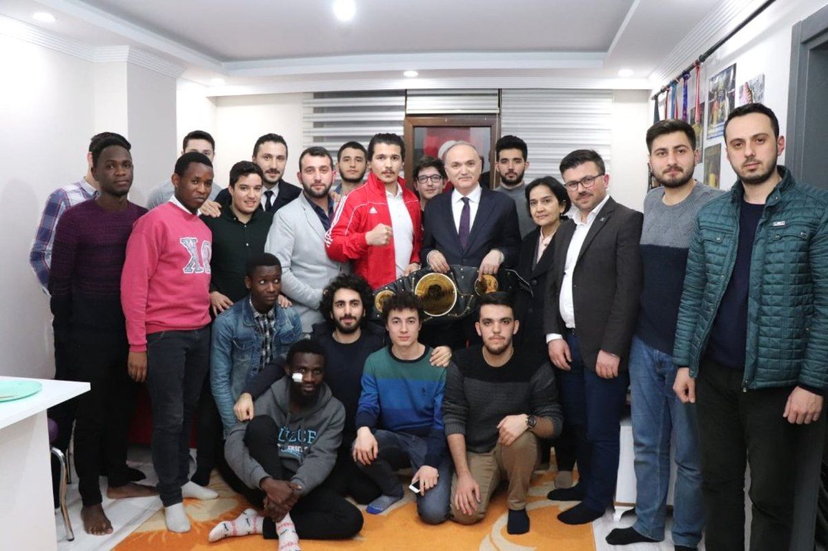 Özlü, Öğrencilerin İsteğini Geri Çevirmedi