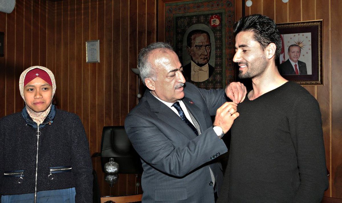Rektör Çomaklı, Yeni Evlenen Misafir Öğrencilere Mutluluklar Diledi