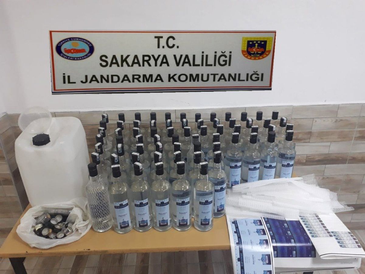 Sakarya\'da 231 Litre Kaçak İçki Ele Geçirildi