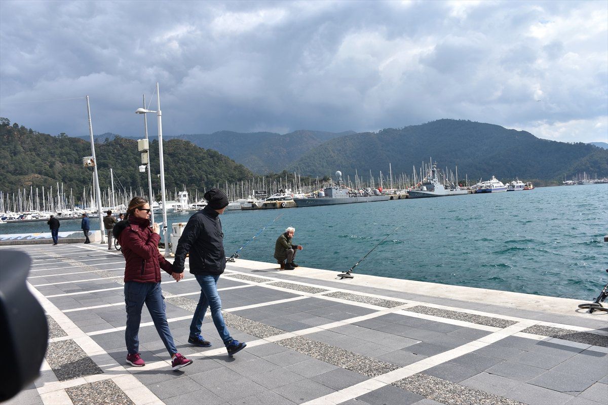 Savaş Gemileri Halkın Ziyaretine Açıldı