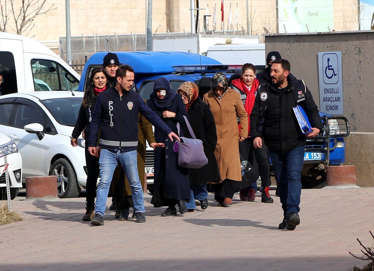 Sivas Merkezli 3 İlde Fetö\'nün Finans Yapılanmasına Yönelik Operasyonda 32 Şüpheli Gözaltına Alındı.