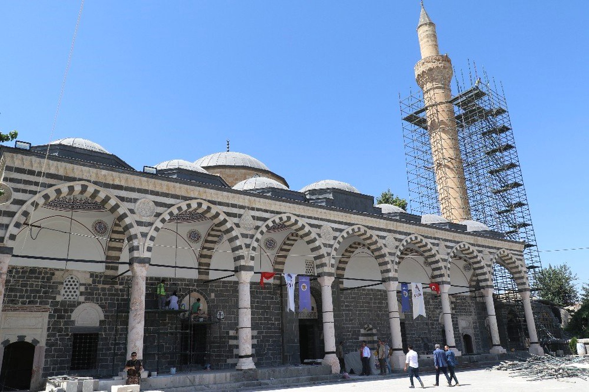 Sur Olaylarında Zarar Gören Kurşunlu Camii İbadete Açılıyor