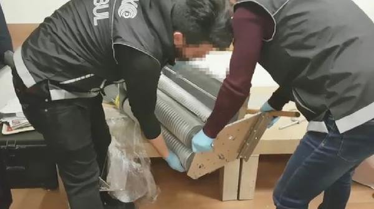 Suudi Arabistan\'a Gönderilmek İstenen Hamur Makinesinden Uyuşturucu Çıktı