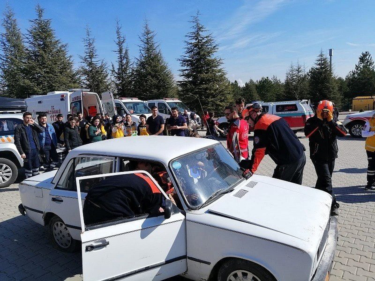 Üniversitede Trafik Kazası Tatbikatı Yapıldı