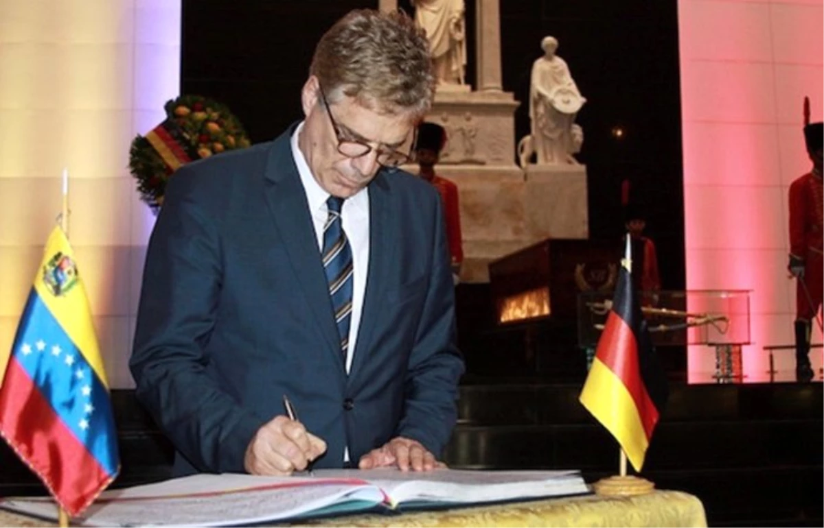 Venezuela Alman Büyükelçiyi "istenmeyen kişi" ilan etti