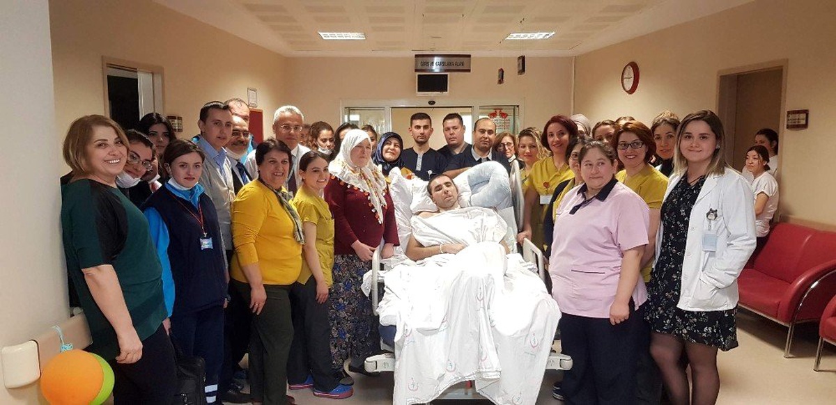 Yaşama Tutunduğu Hastanede Doğum Günü Sürprizi
