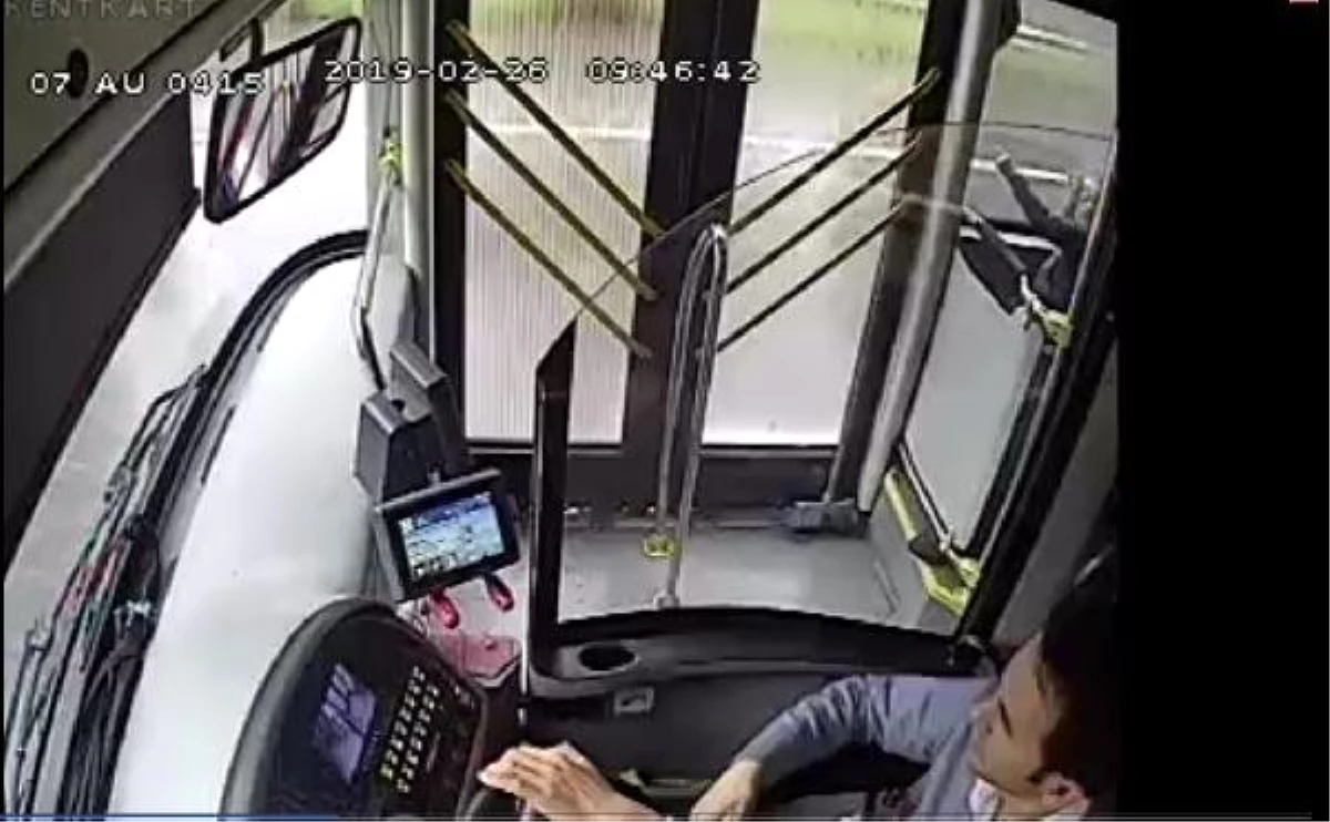 4 Yolcunun Yaralandığı Otobüs Kazası Kamerada