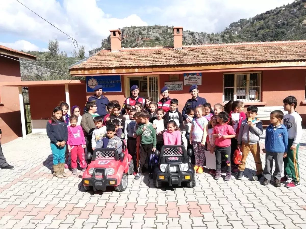 Alanya\'da Jandarmadan Öğrencilere Trafik Dersi