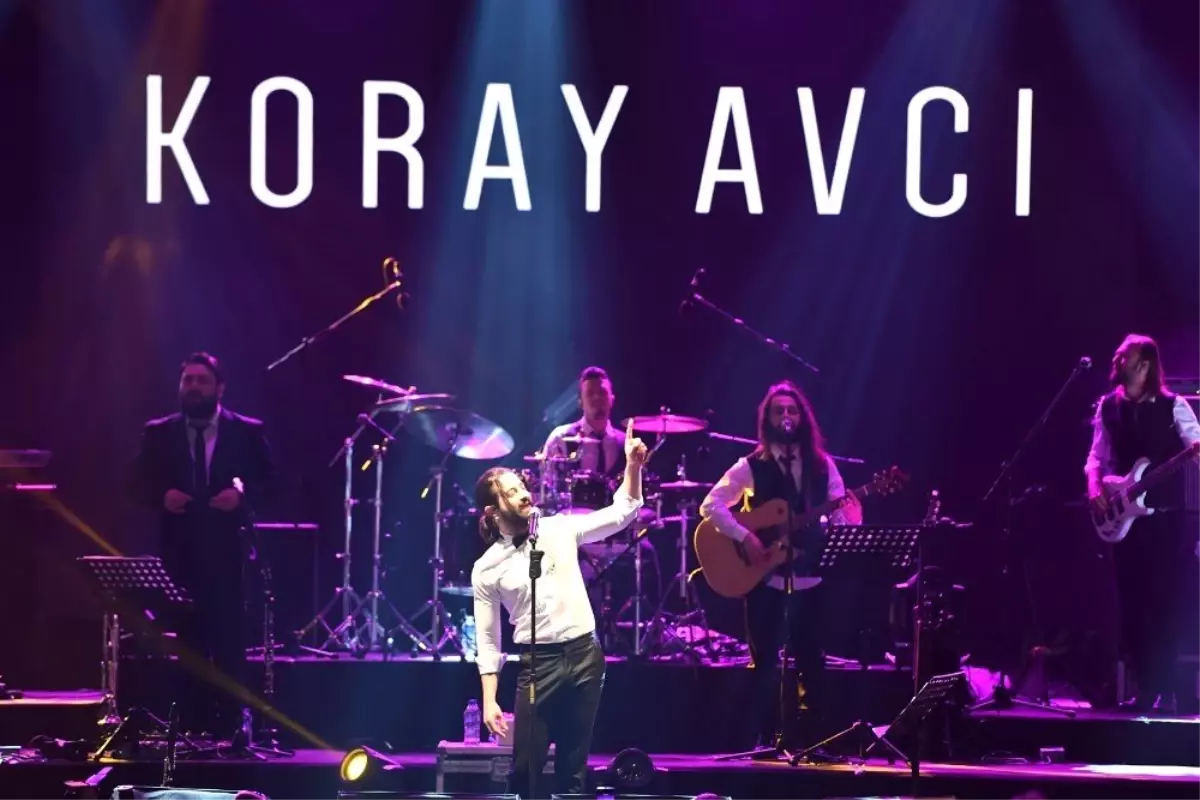 Atatürk\'ün Antalya\'ya Gelişinin 89. Yılı Koray Avcı Konseriyle Kutlandı