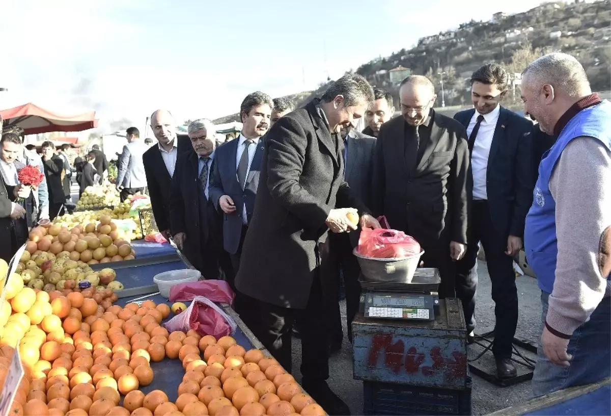 Başkana Adayı Tezgahın Başına Geçip Satış Yaptı