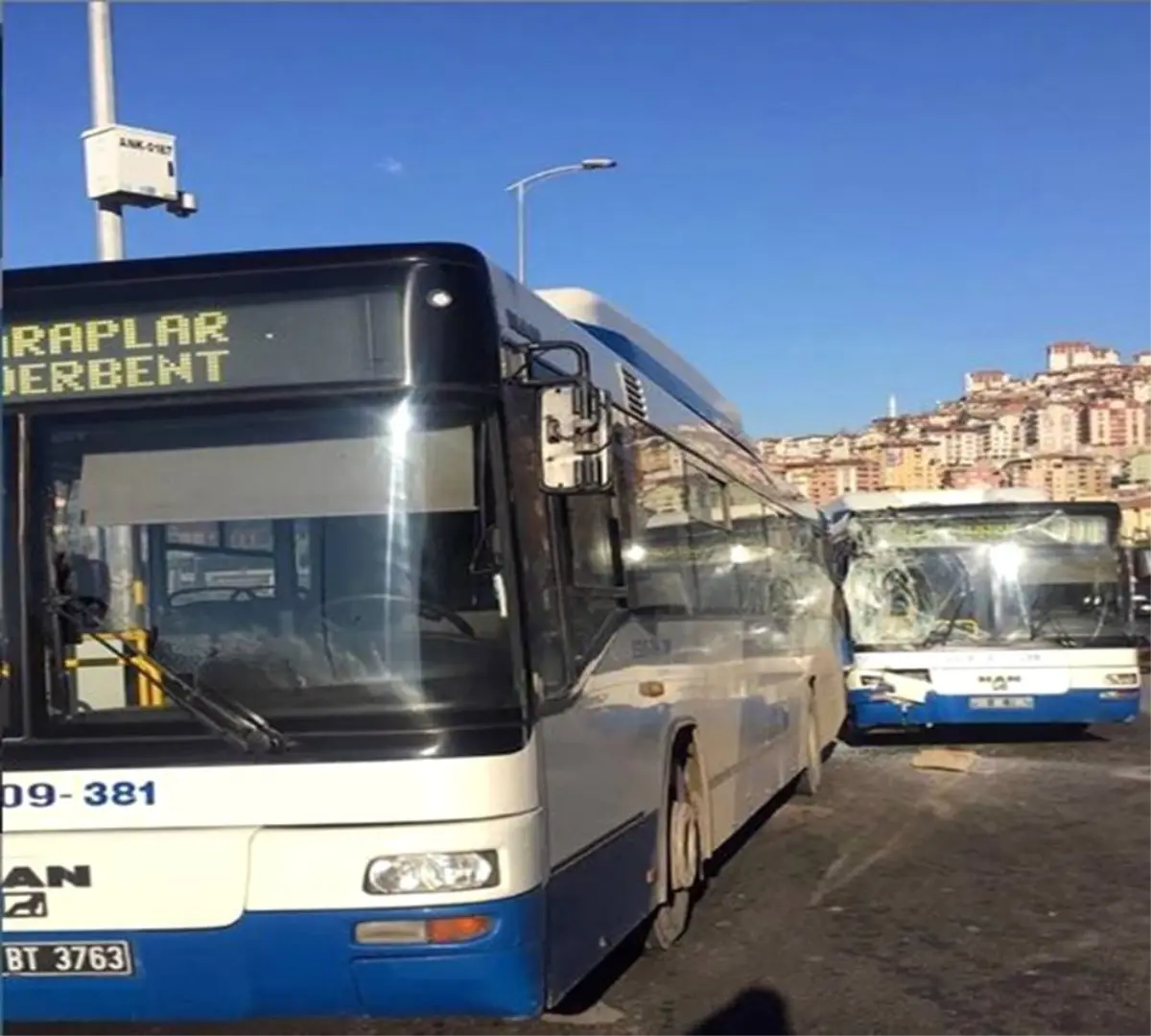 Başkent\'te İki Belediye Otobüsü Çarpıştı: 5 Yaralı