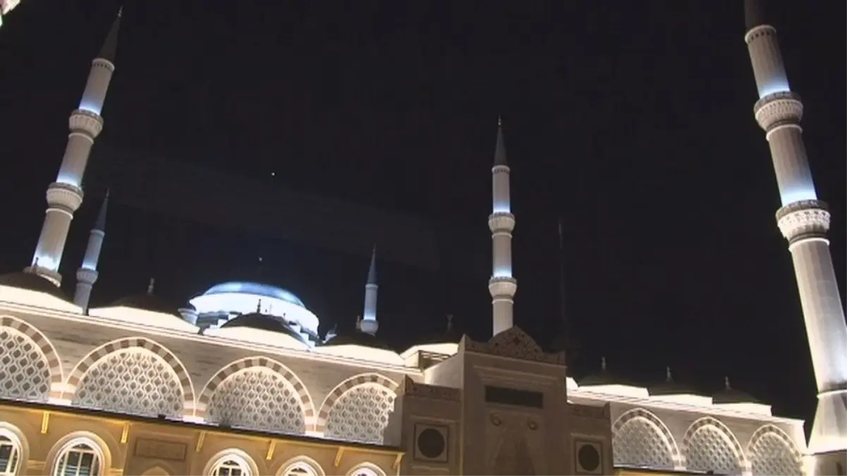 Çamlıca Camii\'nde İlk Ezan Okundu