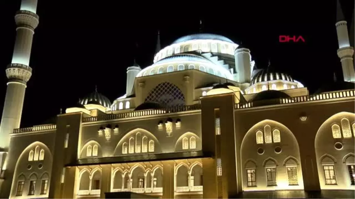 Çamlıca Camii\'nde İlk Ezan Okundu