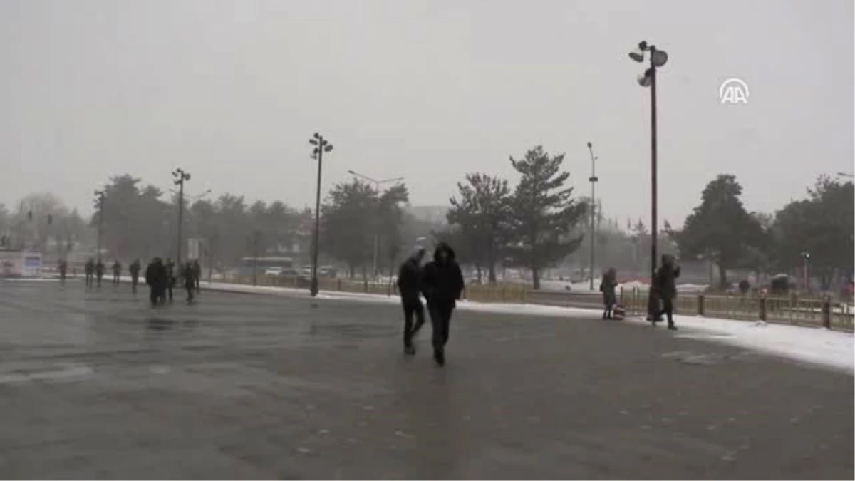 Doğu Anadolu\'da Yoğun Kar Yağışı ve Tipi