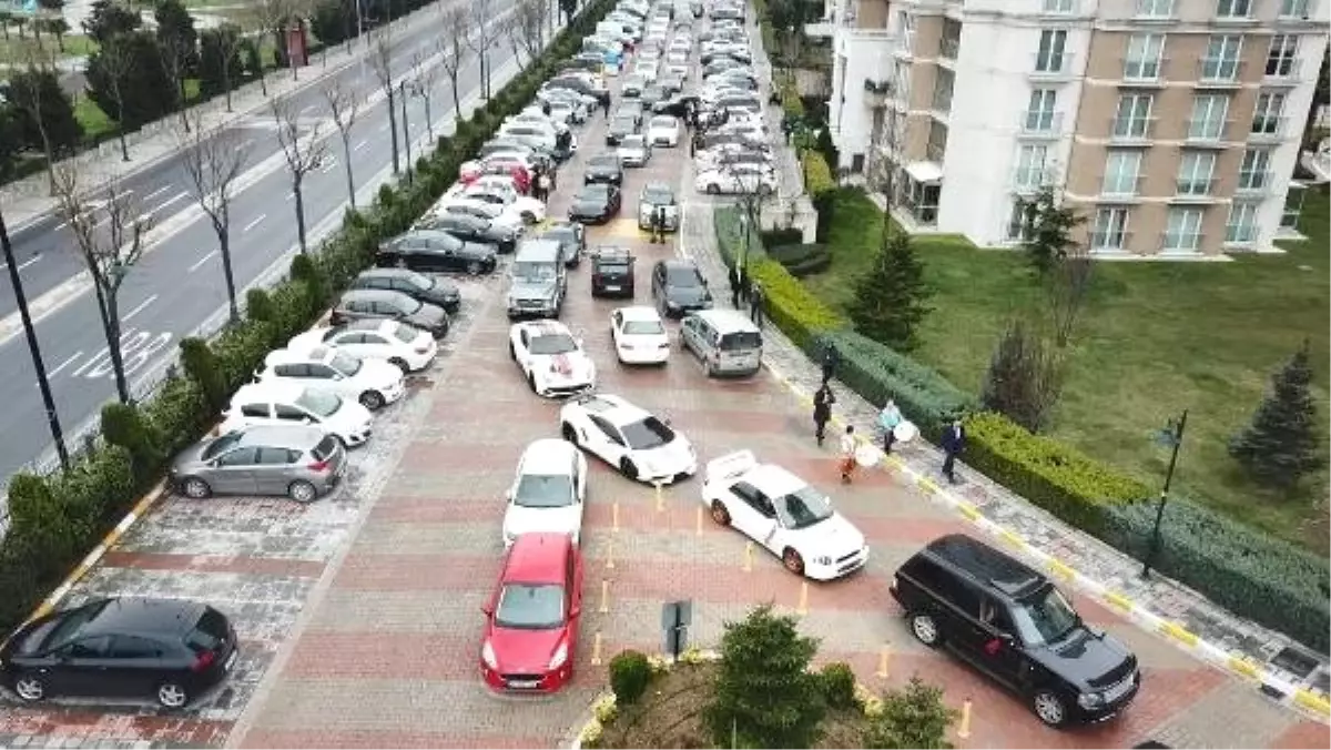 Ek Fotoğraflarla /  Lüks Otomobilli Düğün Konvoyu Yol Kapatıp "Drift" Yaptı