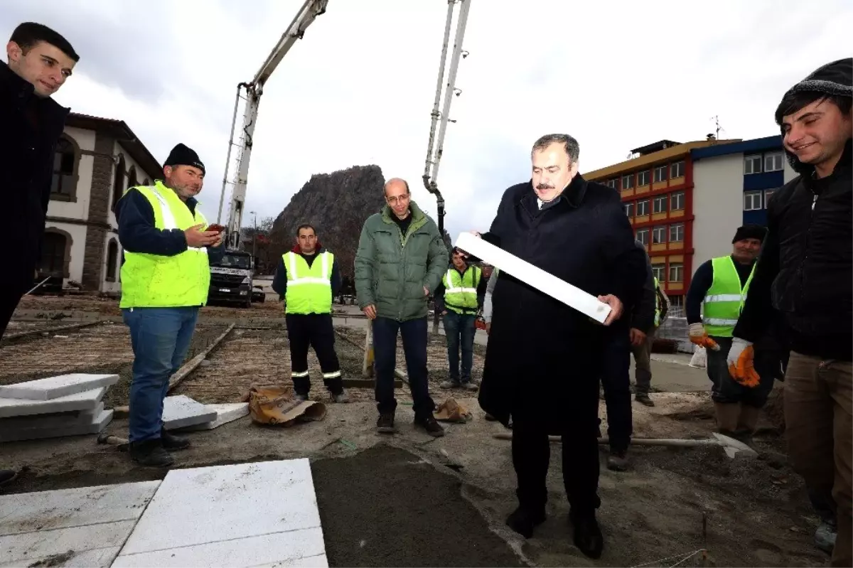 Eroğlu, İnşaat Çalışmaları Son Aşamaya Gelen Afyonkarahisar Kent Meydanını İnceledi