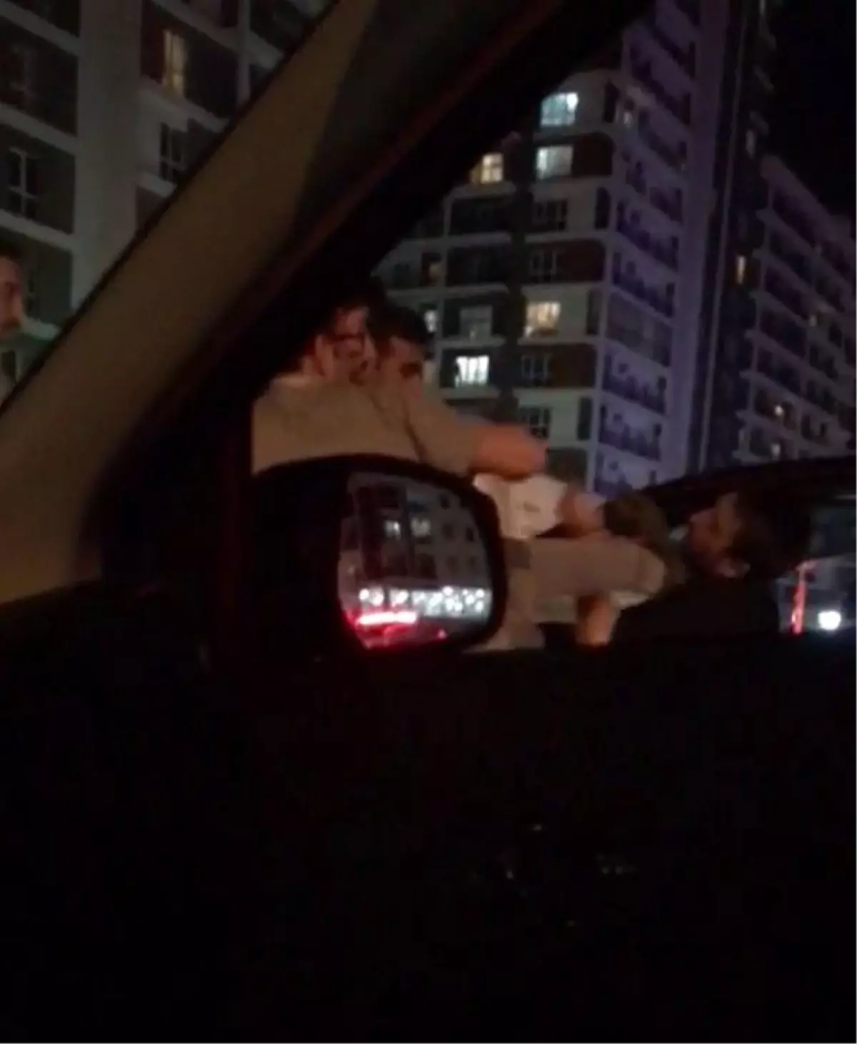 Esenyurt\'ta Trafikte Tekmeli Tokatlı Kavga Kamerada