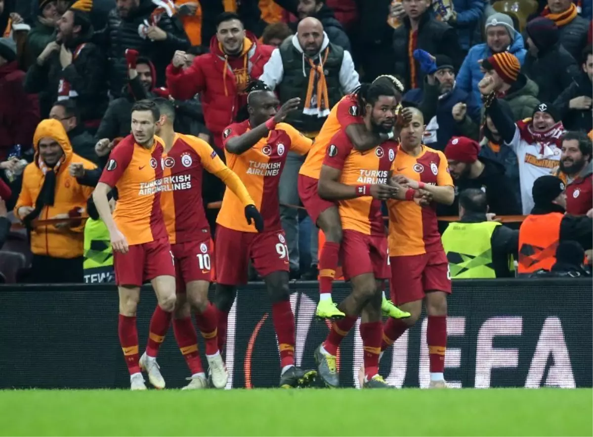 Galatasaray, Sezon Sonunda Bazı Oyuncular ile Yolların Ayrılacağı İddialarını Yalanladı
