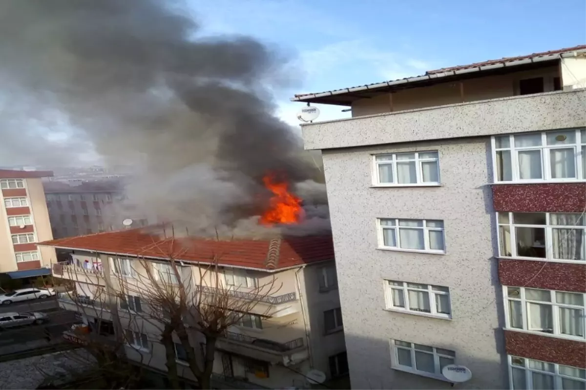 Hırsızlık Yapmak İçin Evin Çatısını Yaktı