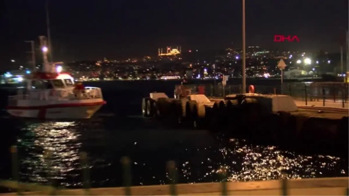 İstanbul Eminönü\'nde Otomobil Denize Uçtu