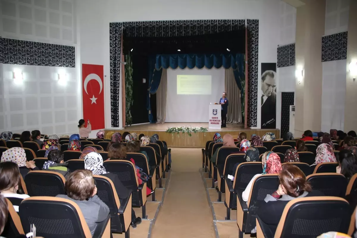 Kadın Ve Aile Hizmetleri Müdürlüğü\'nden Seminer