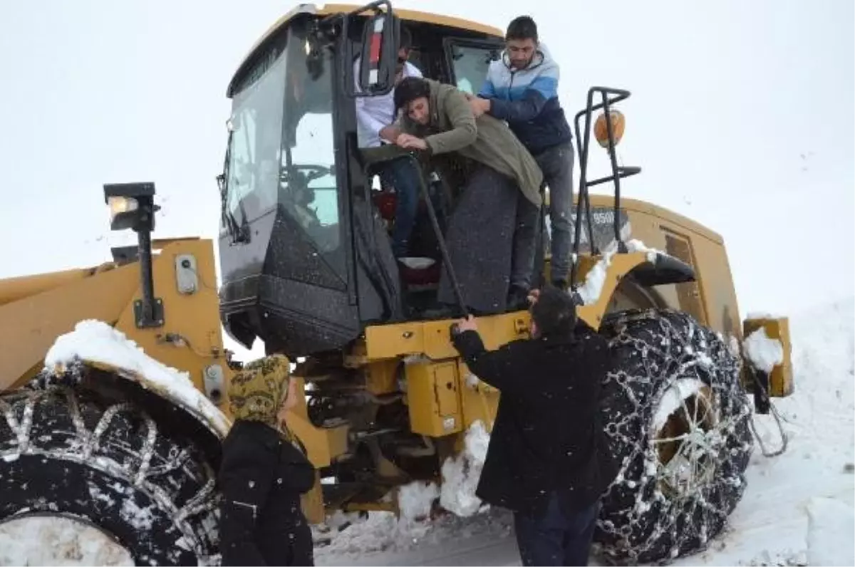 Kardan Yolu Kapanan Köyde Rahatsızlanan Genç Kız İçin Ekipler Seferber Oldu