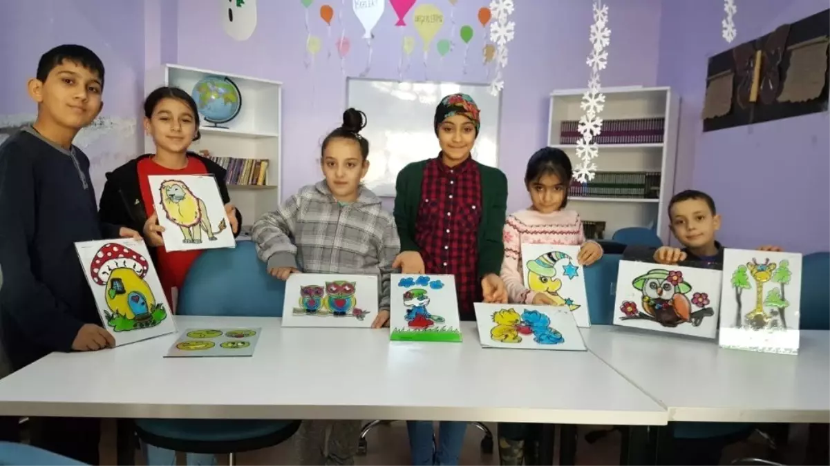 Kartepe\'de Çocuklar Tasarım Atölyelerinde Hayal Dünyalarını Keşfediyorlar