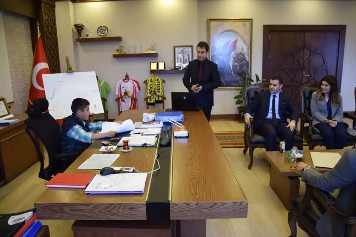 Kaymakam Bilici Makamını 4. Sınıf Öğrencisine Devretti