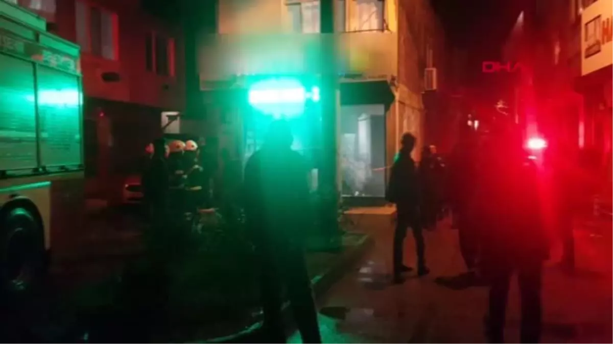 Kocaeli Dükkan Camına Benzin Döküp Yaktılar