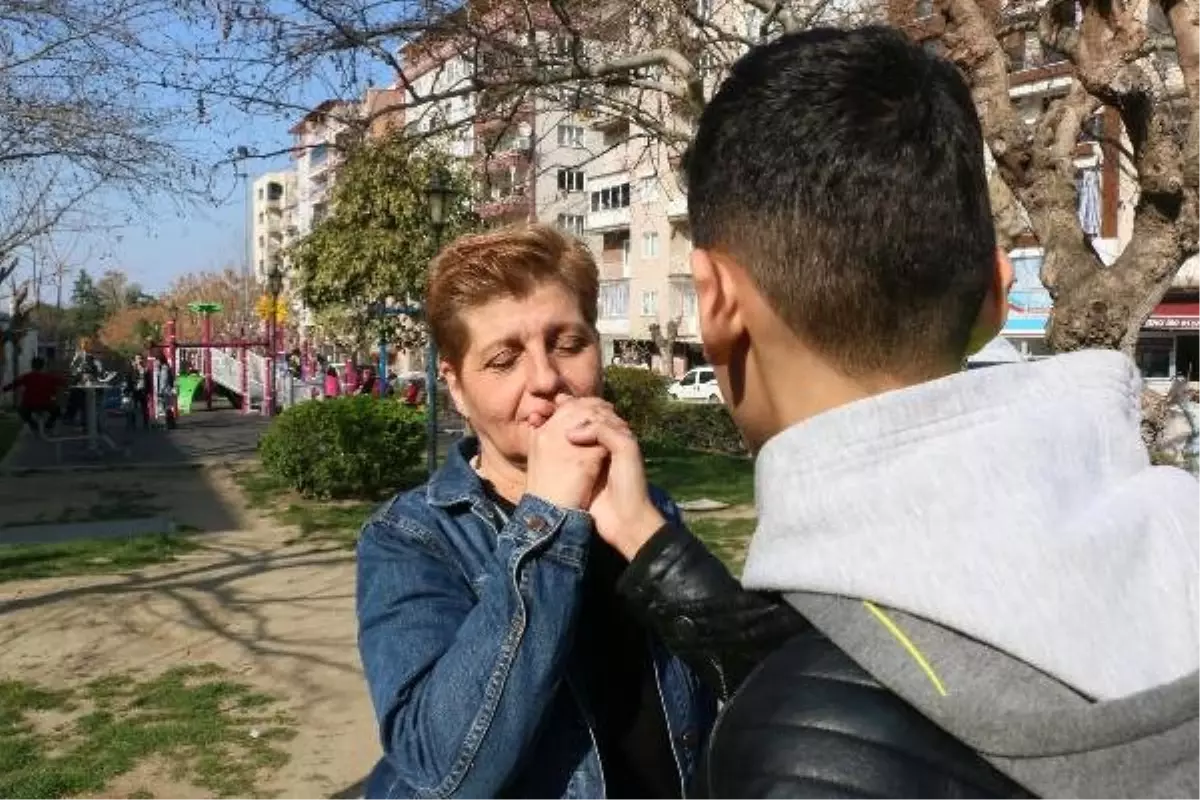 Koruyucu Annelik Yaptığı Çocuklara Hayatını Adadı