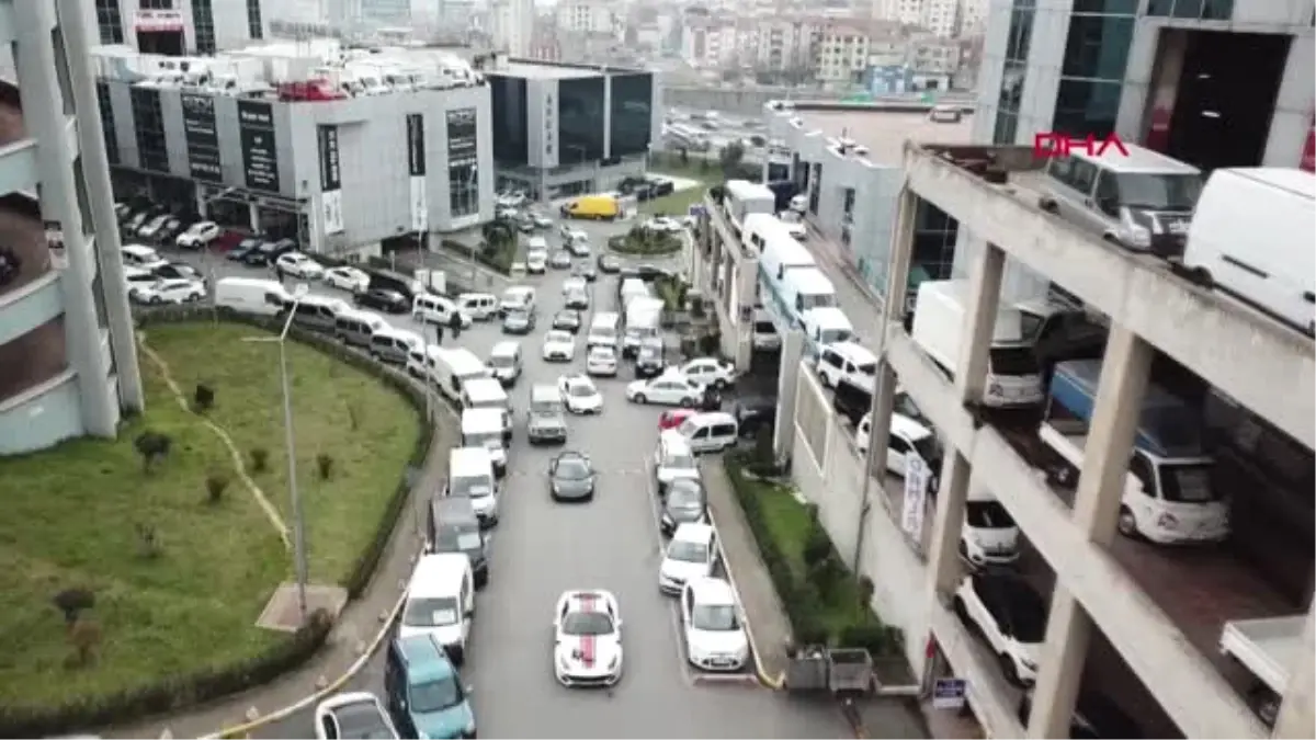 Lüks Otomobilli Düğün Konvoyu Yol Kapatıp "Drift" Yaptı --