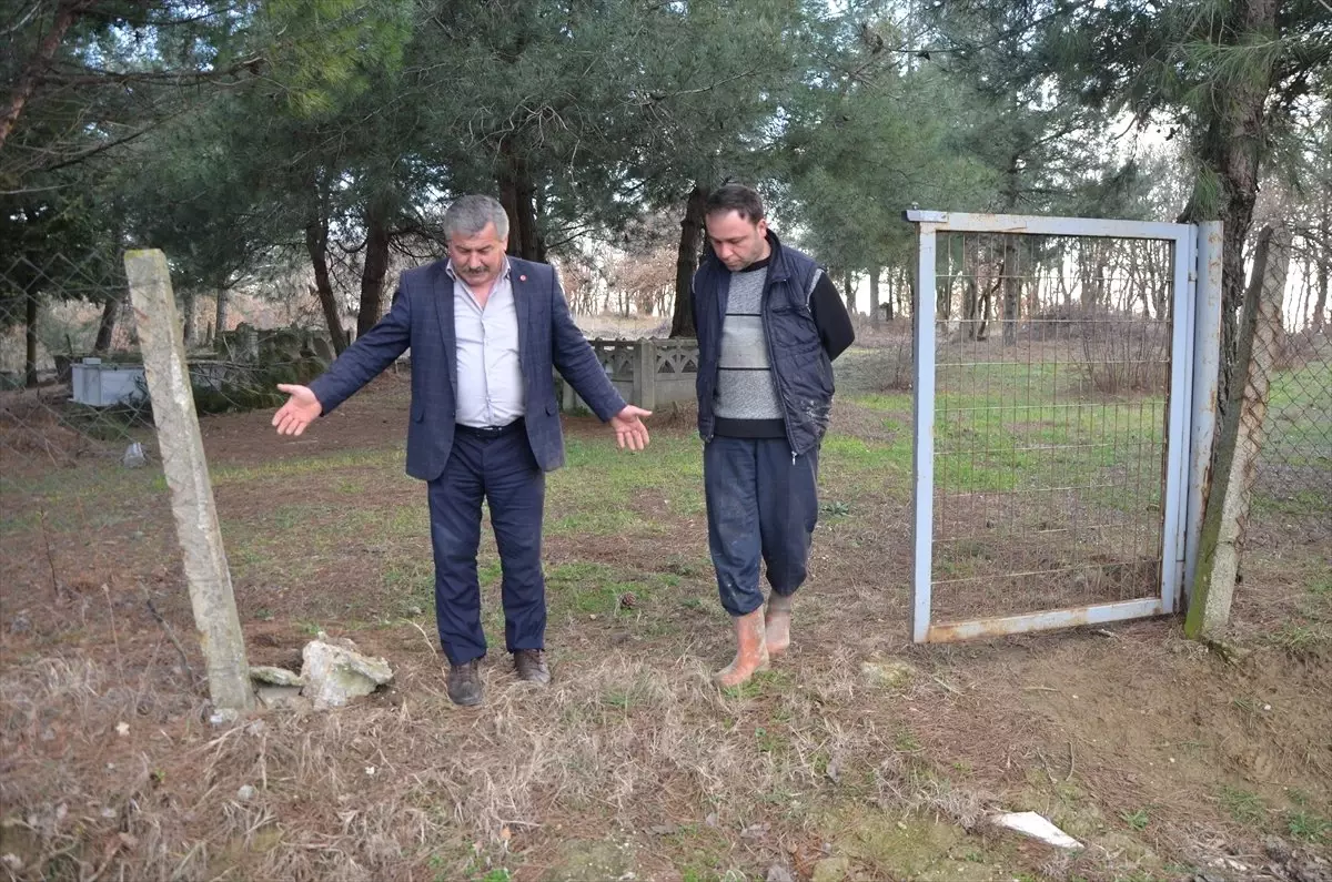 Malkara\'da Mezarlığın Kapıları Çalındı