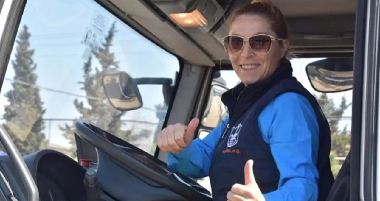 Masabaşı İşi Bırakıp, Çöp Kamyonunun Direksiyonuna Geçti