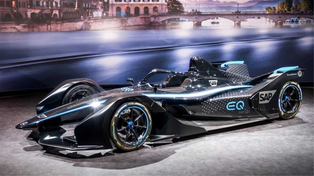 Mercedes İlk Formula E Yarış Otomobilini Tanıttı